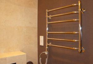 Установка электрического полотенцесушителя в ванной в Щёлково